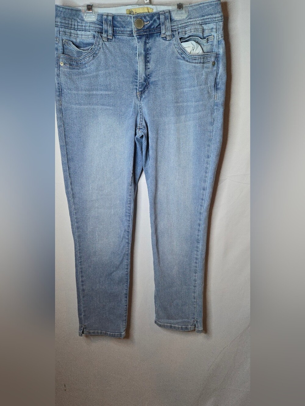 3/$25 Democracy "Ab" Technology Women's 10 Light Blue Stretch Ankle Jeans